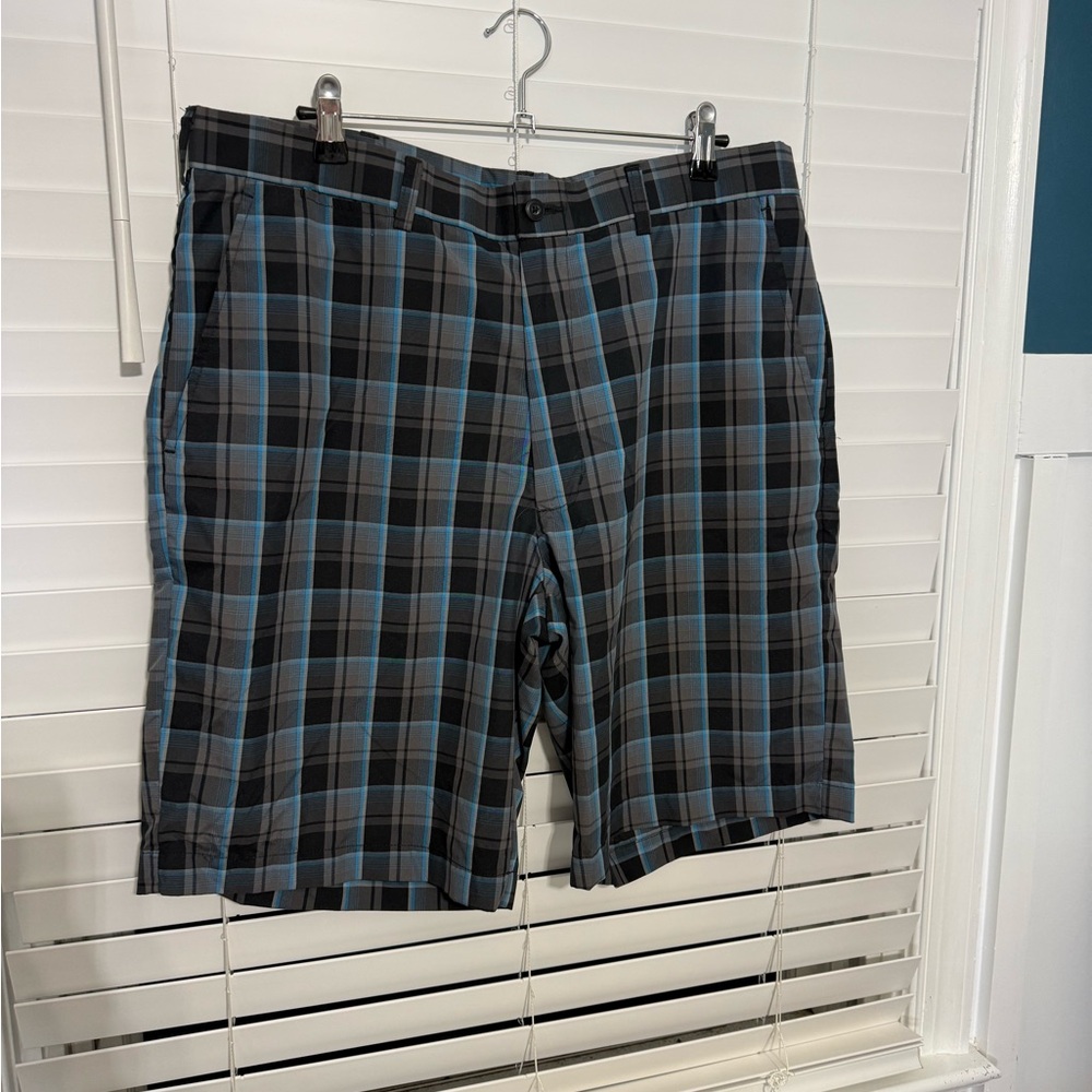 Ben Hogan Performance Men's Plaid Shorts in Black and Blue